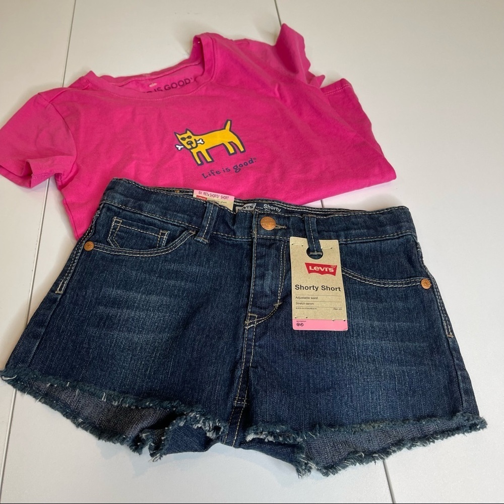 Levi’s shorts and life is good tee